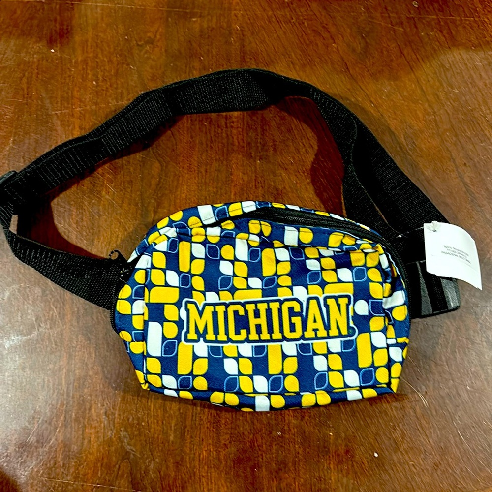NWT- Spirit University of Michigan Print Canvas belt bag/fanny pack
